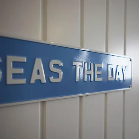 Bay View - Amazing Location With Sea Views! Apart-hotel Scarborough