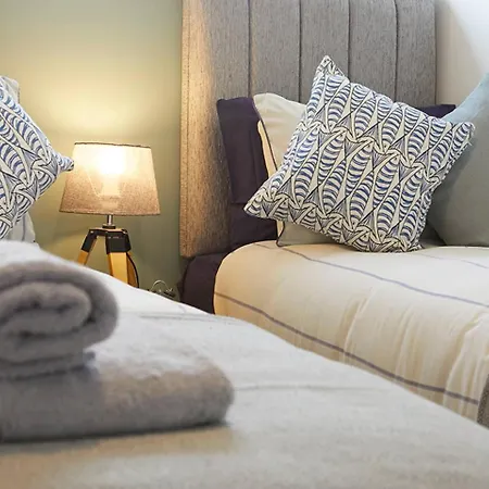 Bay View - Amazing Location Dog Friendly Aparthotel