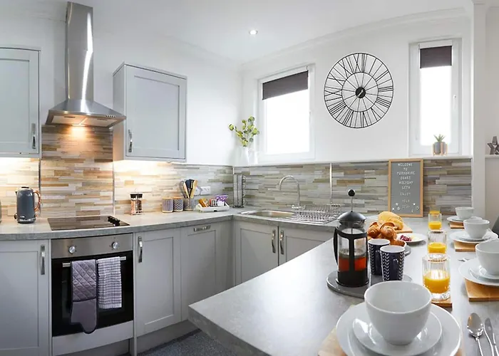 Bay View - Amazing Location Dog Friendly Aparthotel