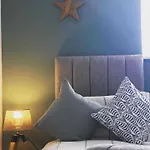 Bay View - Amazing Location Dog Friendly Aparthotel 4*