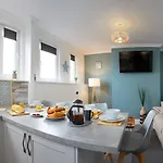 Bay View - Amazing Location Dog Friendly Aparthotel Scarborough
